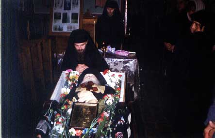 Fr. Cleopa in his coffin (1998) (42)