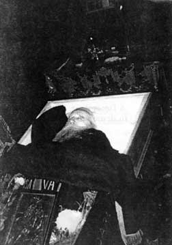 Fr. Cleopa in his coffin (1998) (43)
