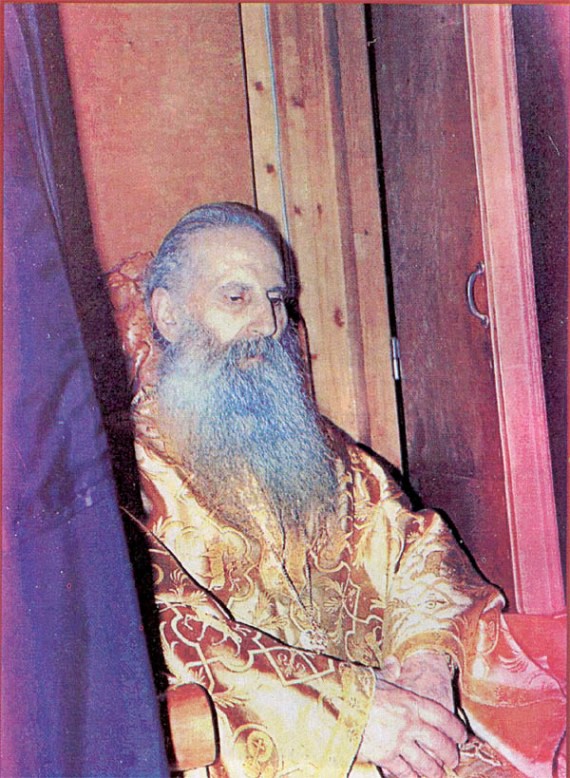 Standing in the Altar after his return from the hospital, shortly before his passing