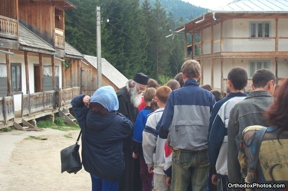 Fr. Iustin with a group of pilgrims (24)