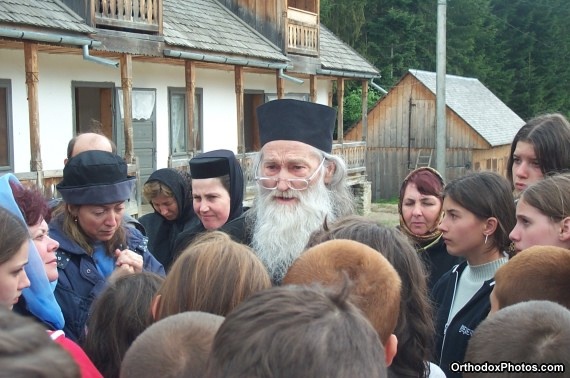 Fr. Iustin with a group of pilgrims (32)