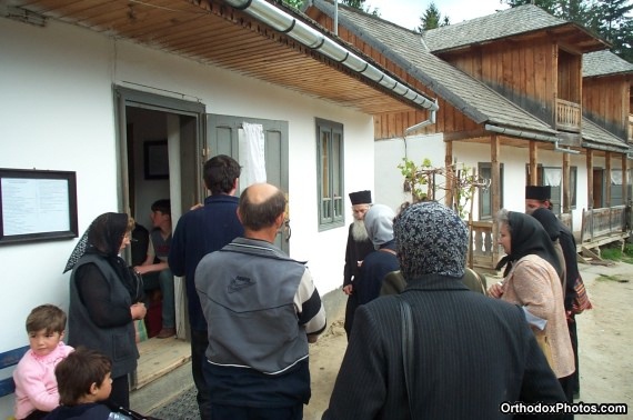 Fr. Iustin with a group of pilgrims (33)