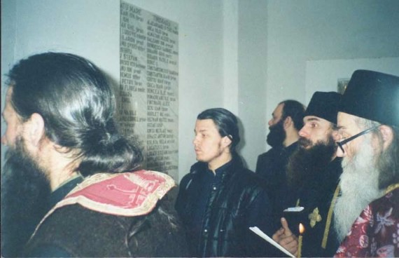 Fr. Iustin celebrating a panikhida for those who died in a communist atheist prison (6)