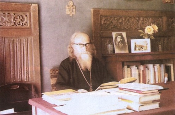 Fr. Sophrony at his writing desk (7)