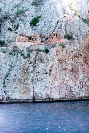 Athonite monks cells from Karulia